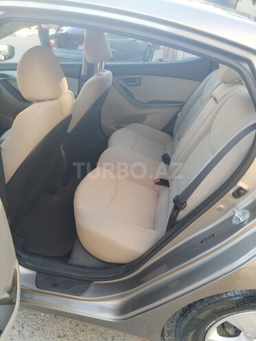 Hyundai Elantra-19