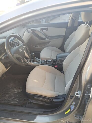 Hyundai Elantra-18