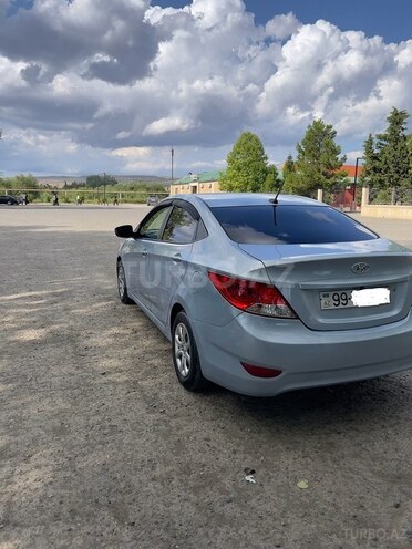 Hyundai Accent-5