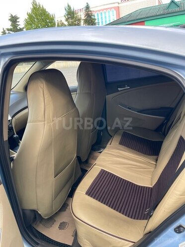 Hyundai Accent-8