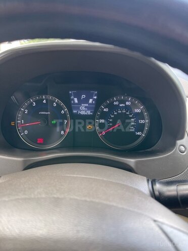 Hyundai Accent-11