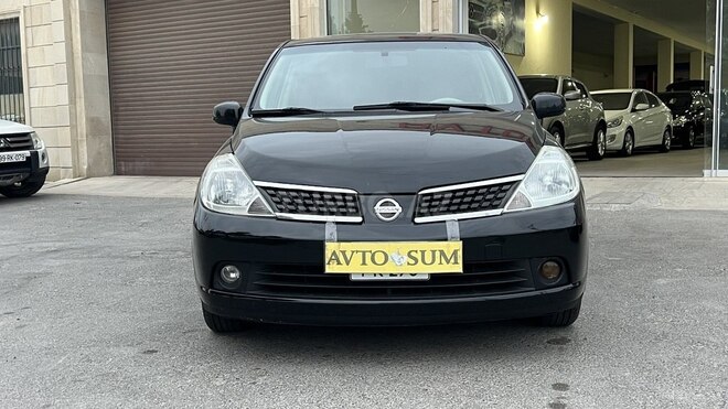 Nissan Tiida-1