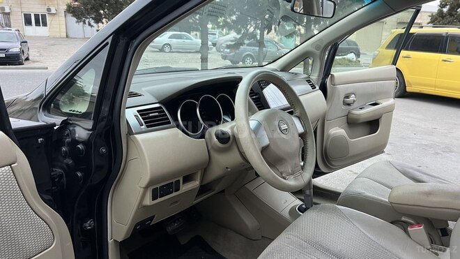 Nissan Tiida-12