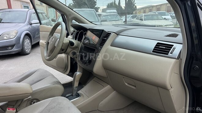 Nissan Tiida-15
