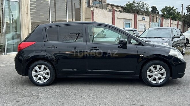 Nissan Tiida-5
