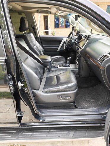Toyota Land Cruiser Prado-9