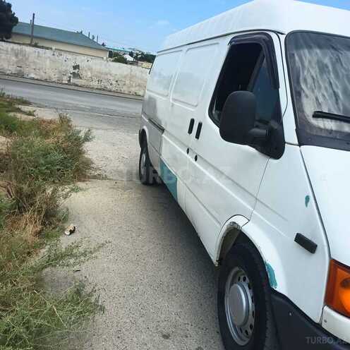 Ford Transit-4