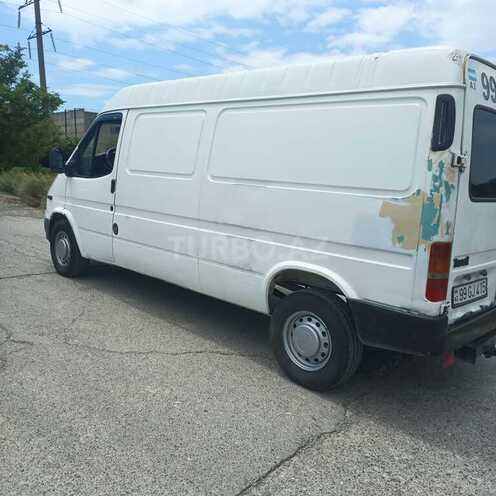 Ford Transit-3