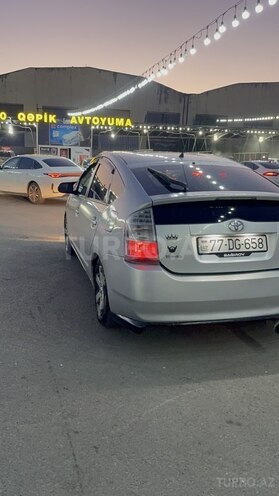 Toyota Prius-12