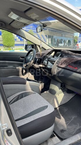 Toyota Prius-8