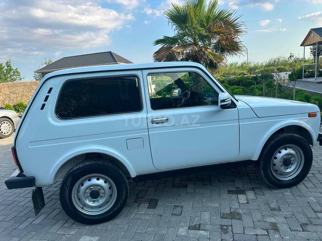 LADA (VAZ) Niva-11