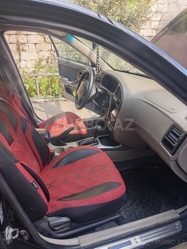 Hyundai Elantra-11