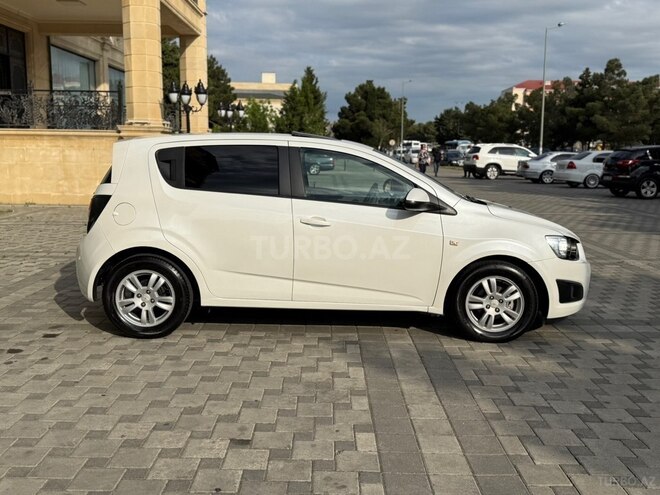 Chevrolet Aveo-5
