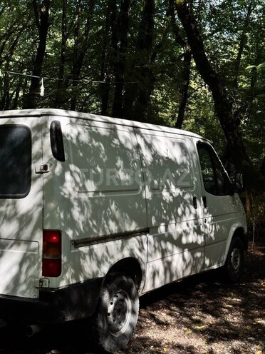 Ford Transit-4