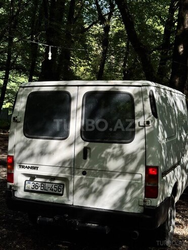 Ford Transit-5