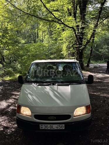 Ford Transit-6
