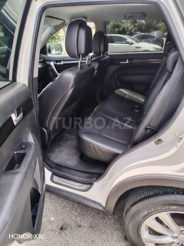 Kia Sorento-12