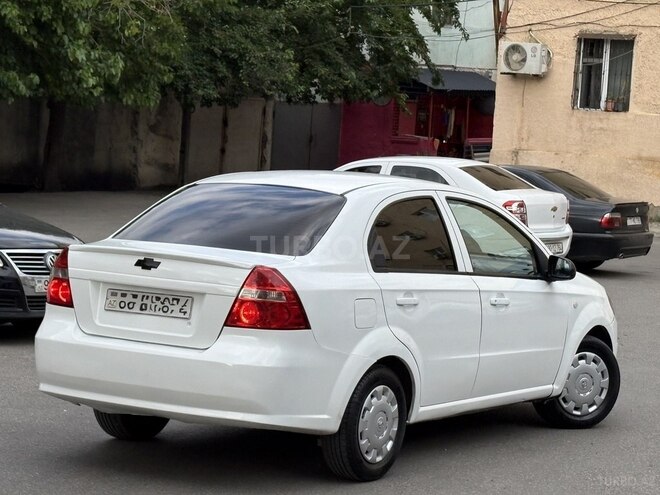 Chevrolet Aveo-5
