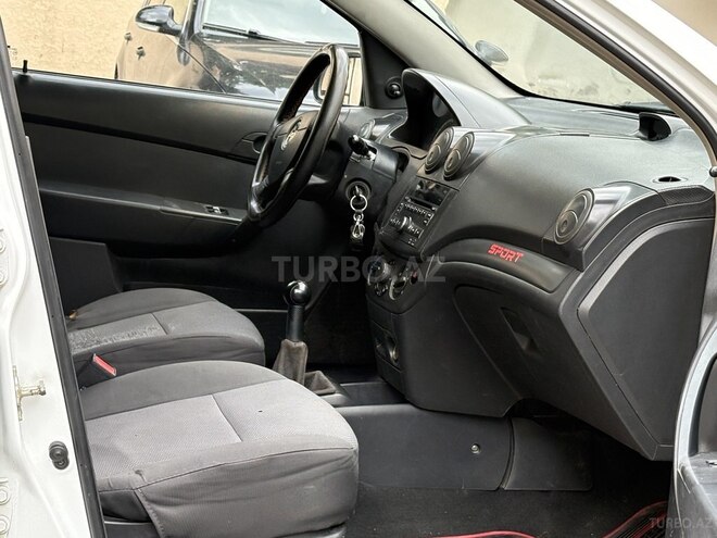 Chevrolet Aveo-12