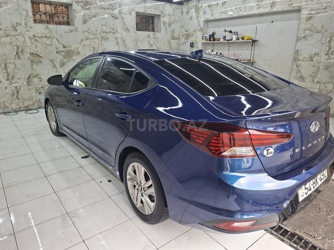 Hyundai Elantra-3