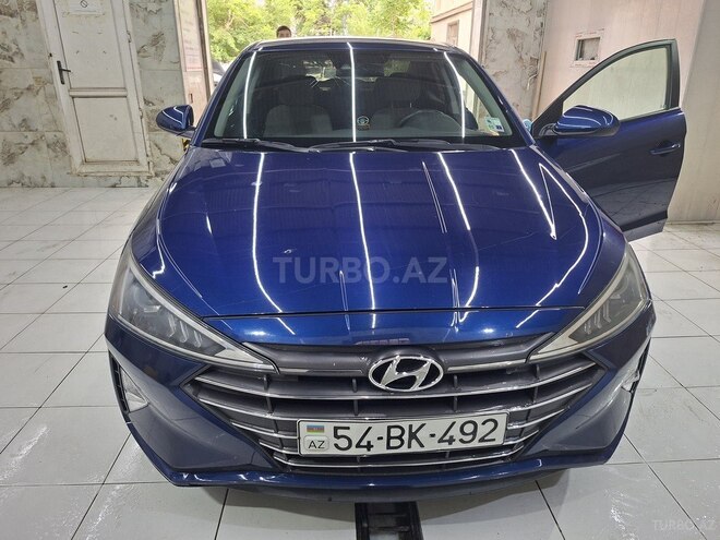 Hyundai Elantra-1