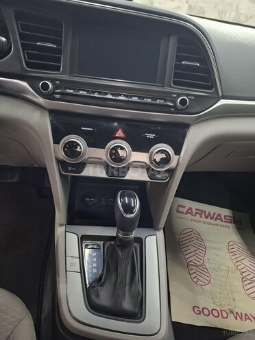 Hyundai Elantra-11