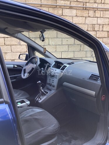 Opel Zafira-5