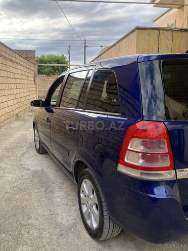 Opel Zafira-4