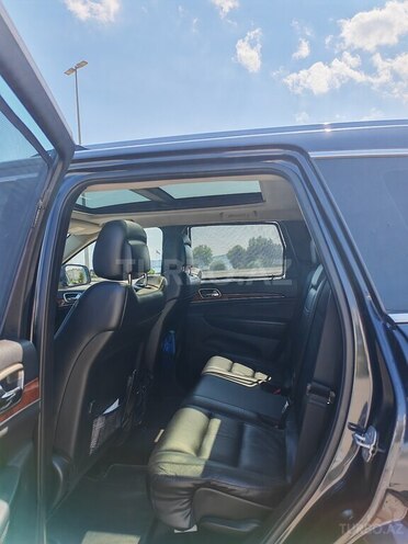 Jeep Grand Cherokee-12
