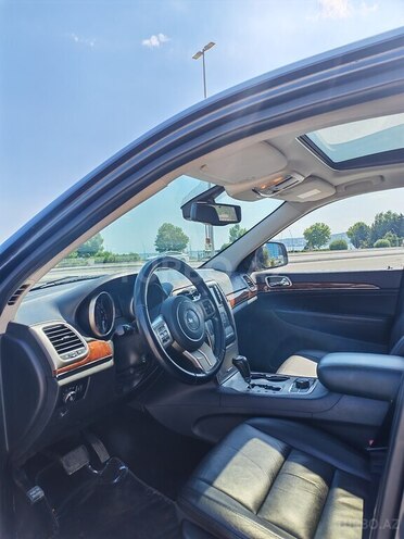 Jeep Grand Cherokee-10