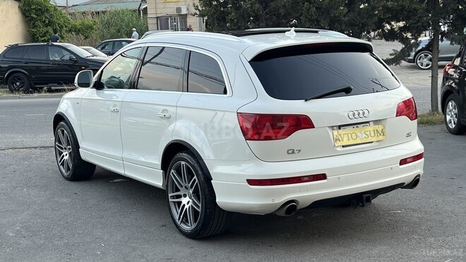 Audi Q7-8