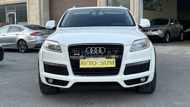 Audi Q7-1
