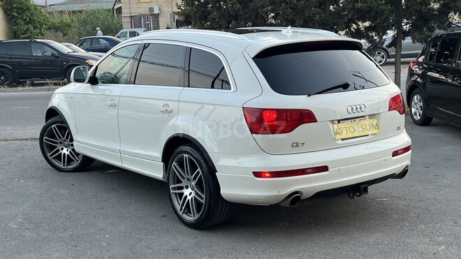 Audi Q7-6