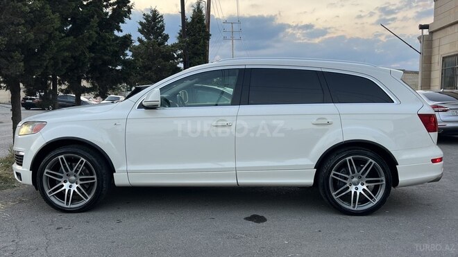 Audi Q7-4