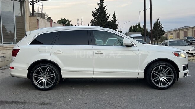 Audi Q7-3