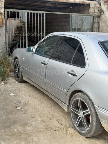 Mercedes E 200-4