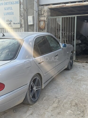 Mercedes E 200-3