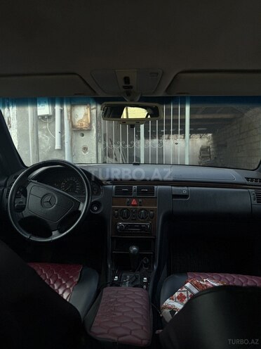 Mercedes E 200-5