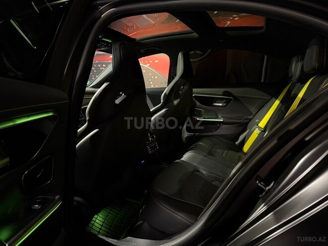 Mercedes C 63 AMG S E Performance-18