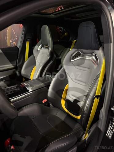 Mercedes C 63 AMG S E Performance-13