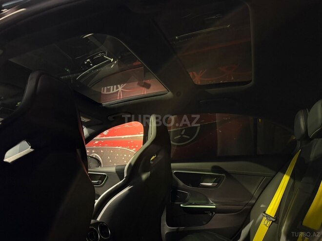 Mercedes C 63 AMG S E Performance-17