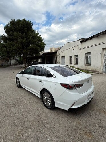 Hyundai Sonata-4