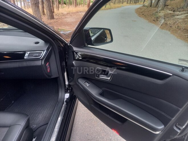 Mercedes E 220-11
