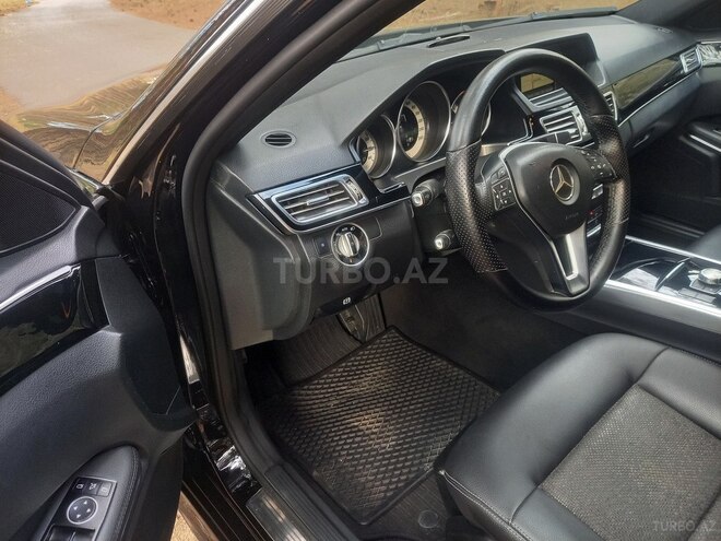Mercedes E 220-12