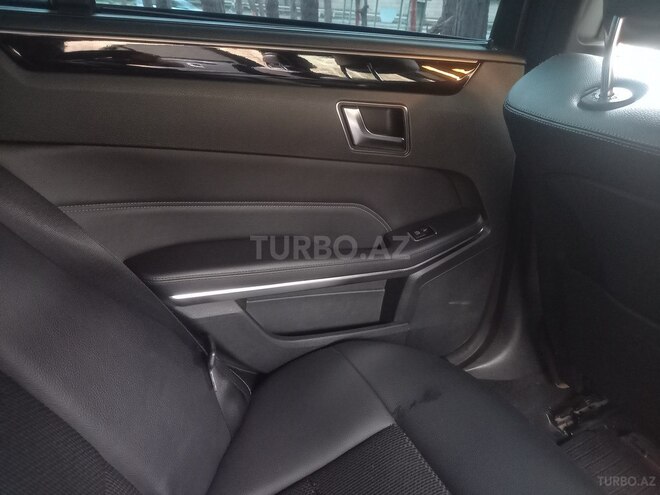 Mercedes E 220-13