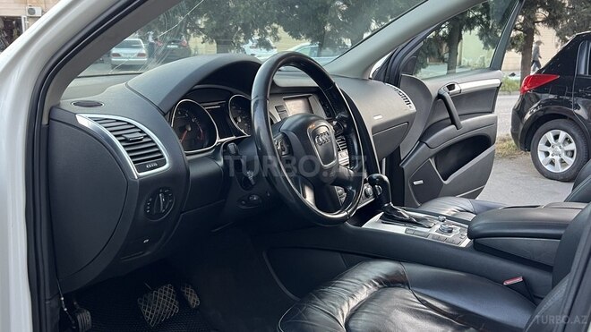 Audi Q7-9