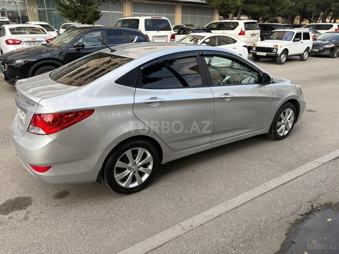 Hyundai Accent-6