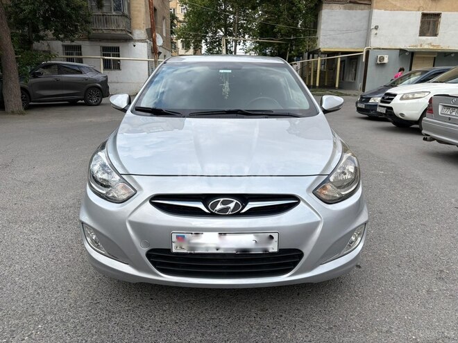Hyundai Accent-2