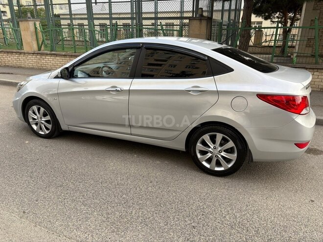 Hyundai Accent-7