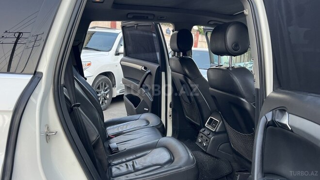 Audi Q7-19